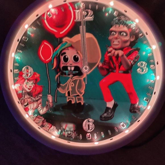 Tekashi gets a thriller clock - Picture 8 of 12